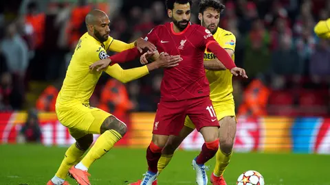 27 April 2022, United Kingdom, Liverpool: Liverpool's Mohamed Salah battles for the ball with Villarreal’s Etienne Capoue (L) and Alfonso Pedraza during the UEFA Champions League semi final, first leg soccer match between Liverpool and Villarreal CF at Anfield. Photo: Peter Byrne/PA Wire/dpa.