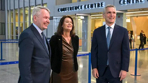 HANDOUT - 06 April 2022, Belgium, Brussels: NATO Secretary General Jens Stoltenberg (R) receives Finnish Foreign Minister Pekka Haavisto (L) and Swedeish Foreign Minister Ann Linde prior to a meeting on the sidelines of the meetings of the NATO Ministers of Foreign Affairs. Photo: -/NATO/dpa - ATTENTION: editorial use only and only if the credit mentioned above is referenced in full.