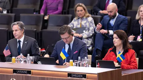 HANDOUT - 07 April 2022, Belgium, Brussels: (L-R) US Secretary of State Antony Blinken, Ukrainian Foreign Minister Dmytro Kuleba and Swedish Foreign Minister Ann Linde attend the meeting of the NATO Ministers of Foreign Affairs. Photo: -/NATO/dpa - ATTENTION: editorial use only and only if the credit mentioned above is referenced in full.