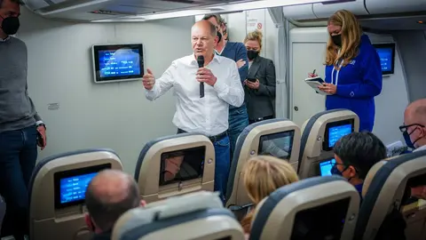 28 April 2022, Japan, Tokyo: German Chancellor Olaf Scholz speaks with journalists travelling with him on the Air Force Airbus A340 during his trip from Berlin to Tokyo. Photo: Kay Nietfeld/dpa.