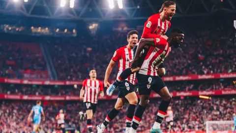 30 April 2022, Spain, Bilbao: Athletic Bilbao players celebrate scoring their side's first goal during the Spanish La Liga soccer match between Athletic Bilbao and Atletico Madrid at San Mames Stadium. Photo: Edu Del Fresno/ZUMA Press Wire/dpa.