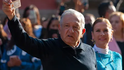 10 April 2022, Mexico, Mexico City: Mexican President Andres Manuel Lopez Obrador holds up his identity card as he arrives at polling station to cast his vote during a national referendum on his impeachment. Photo: Antonio Nava/Prensa Internacional via ZUMA/dpa.