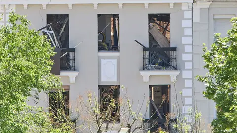 06 May 2022, Spain, Madrid: A view of the damage at house in the Salamanca neighborhood where a gas explosion has occurred. Photo: Jesús Hellín/EUROPA PRESS/dpa.