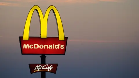 FILED - 24 July 2012, Bavaria, Sulzemoos: McDonald's logo is pictured at a branch in Sulzemoos. Photo: picture alliance / Tobias Hase/dpa.