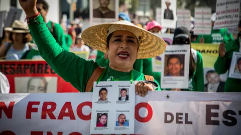 10 May 2022, Mexico, Mexico City: A woman holds a banner during a protest on Mother's Day demanding the government's help in the search for their missing children. Photo: Jair Cabrera Torres/dpa.