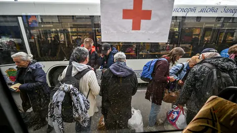 03 May 2022, Ukraine, Zaporizhzhia: A group of Mariupol residents, including Azovstal evacuees who spent almost two months in the shelter at the steelworks, arrive in Zaporizhzhia, southeastern Ukraine. Photo: -/Ukrinform/dpa.