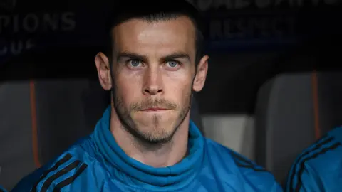 FILED - 25 April 2018, Bavaria, Munich: Real Madrid's Gareth Bale is seen on the bench during the UEFA Champions League semi-final first leg soccer match between Bayern Munich and Real Madrid at the Allianz Arena. Photo: Andreas Gebert/dpa.