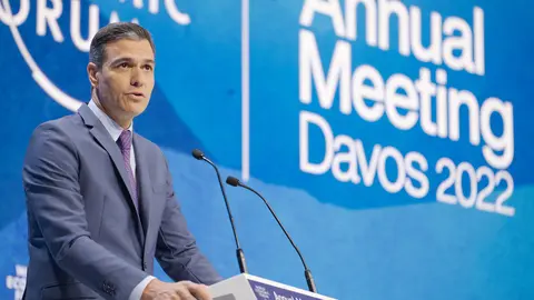 HANDOUT - 24 May 2022, Switzerland, Davos: Pedro Sanchez, Prime Minister of Spain, delivers an address at the World Economic Forum Annual Meeting in Davos-Klosters. Photo: Manuel Lopez/World Economic Forum/dpa - ATTENTION: editorial use only and only if the credit mentioned above is referenced in full.