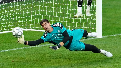 27 May 2022, France, Paris: Real Madrid goalkeeper Thibaut Courtois takes part in a training session at the Stade de France ahead of Saturday's UEFA Champions League Final soccer match against Liverpool. Photo: Adam Davy/PA Wire/dpa.