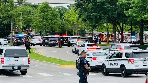 01 June 2022, US, Tulsa: Police officers work at the crime scene after multiple people were shot inside a Tulsa medical building. Four people, including the gunman, were killed after the gunman opened fire, authorities said. Photo: Tulsa Police Deparment/ZUMA Press Wire Service/dpa.
