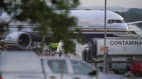 14 June 2022, United Kingdom, Amesbury: A Boeing 767 is parked at MoD Boscombe Down base, which is believed to be the plane set to take asylum seekers from the UK to Rwanda. Photo: Andrew Matthews/PA Wire/dpa.