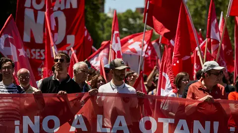 26 June 2022, Spain, Madrid: People hold flags of the Communist Party of the Workers of Spain (PCTE) during a protest against the NATO Summit, which will be held on 29-30 June in Madrid. Photo: Jesús Hellín/EUROPA PRESS/dpa.