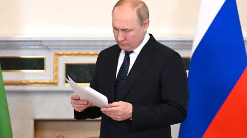 HANDOUT - 25 June 2022, Russia, Saint Petersburg: Russian President Vladimir Putin is pictured ahead of his meeting with Belarusian President Alexander Lukashenko. Photo: -/Kremlin/dpa - ATTENTION: editorial use only and only if the credit mentioned above is referenced in full.