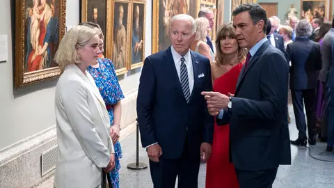 29 June 2022, Spain, Madrid: US President Joe Biden (C) and his granddaughter Maisy (L) talk with Spanish Prime Minister Pedro Sanchez (R) before the informal dinner at the Prado Museum, on the sidelines of the NATO Summit. Photo: A. Ortega. Pool/EUROPA PRESS/dpa.
