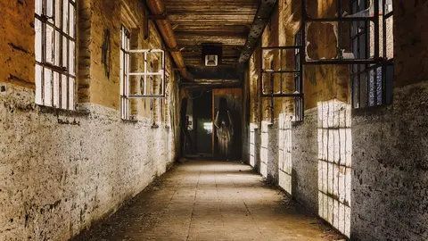 Haunted house. Photo: © Peter H via Pixabay.