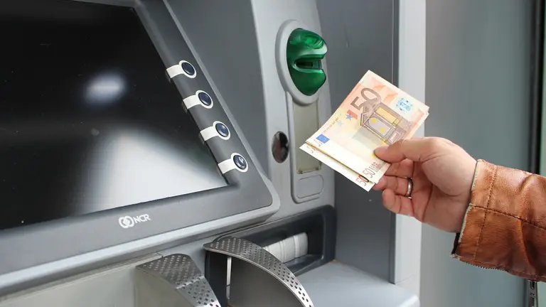 ATM bank money withdrawal by Pixabay.