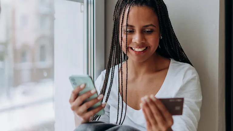 Online shopping by Pexels.