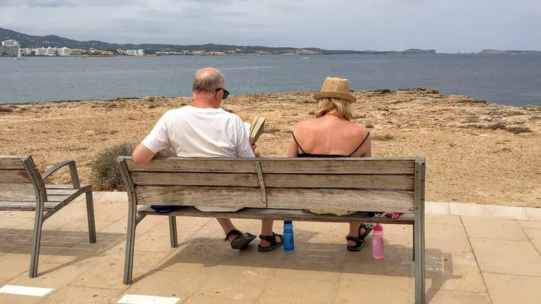 A retired couple on vacation in Ibiza. Photo: Pixabay.
