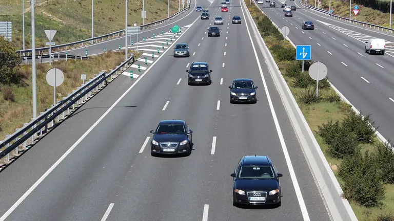 Cars driving on a highway in Madrid. Photo: Pixabay/File Photo.