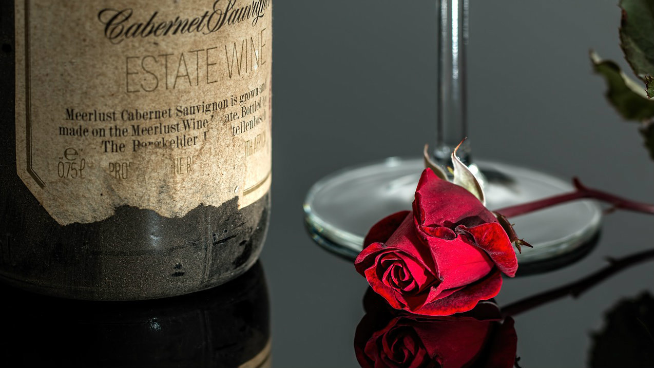 Wine rose table