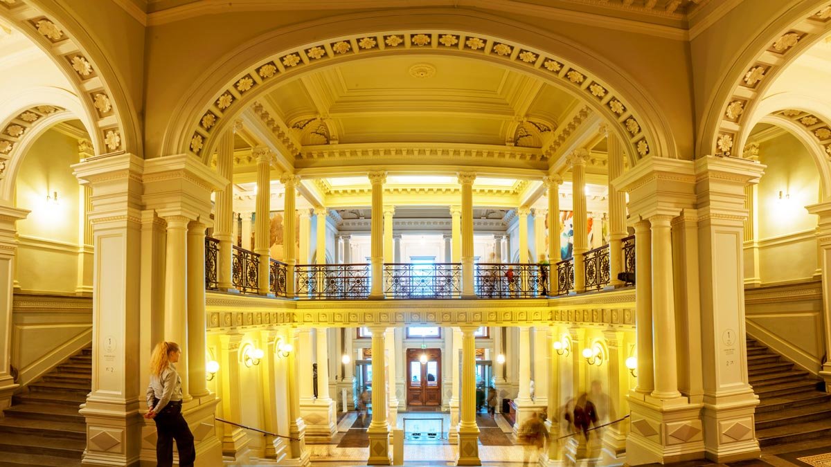 Ateneum-stair-case-by-Yiping-Feng-and-Ling-Ouyang-City-of-Helsinki