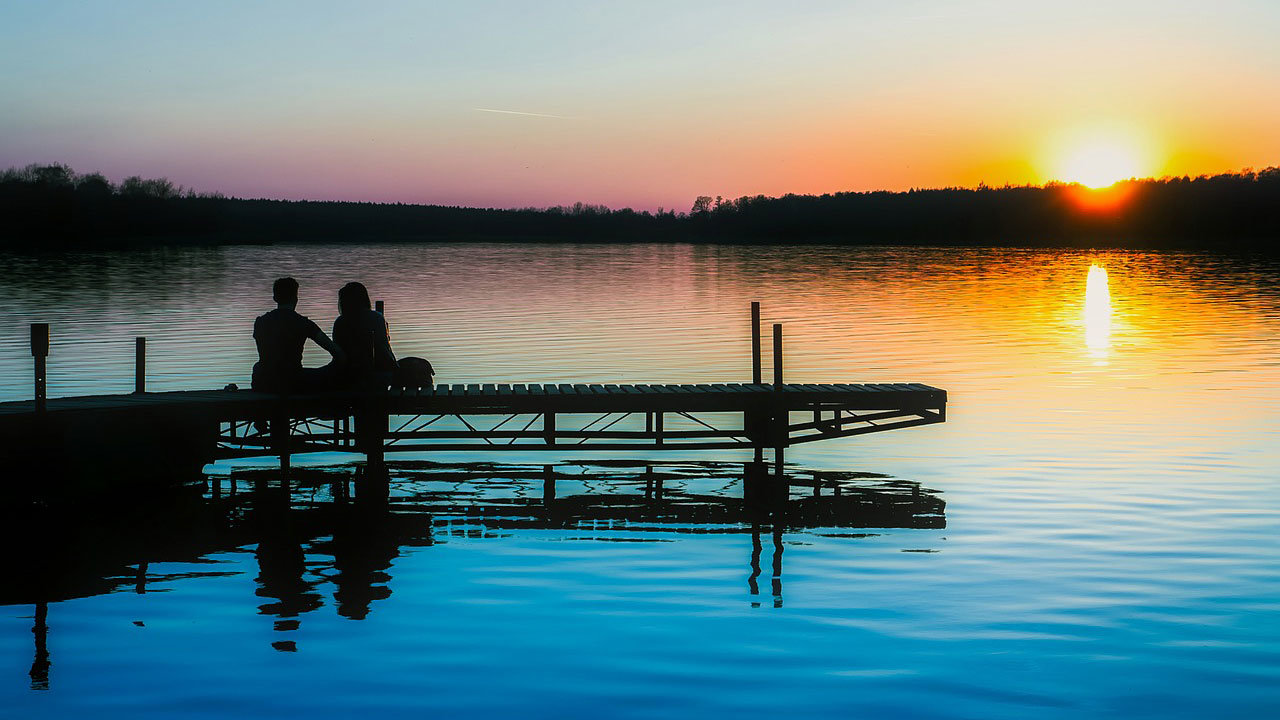 Love-sex-couple-pier-affection