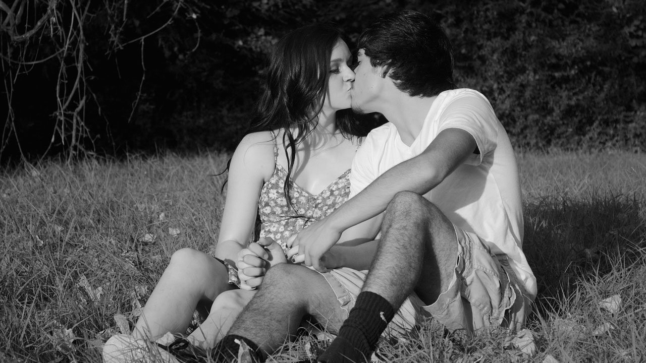 Couple-love-affection-sex-field