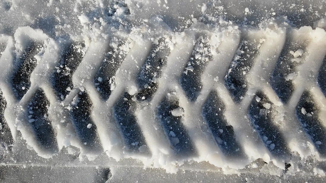 Tyre-track-snow