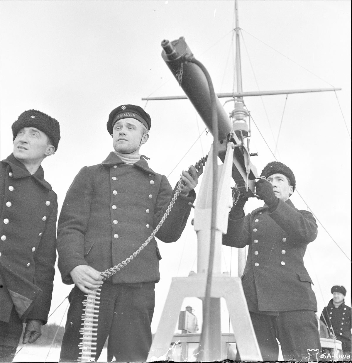 Karelian-soldiers-with-anti-aircraft-machine-gun.-30-Nov-1939
