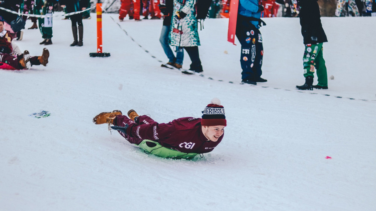 Ski-pulkka-winter-sport-snow