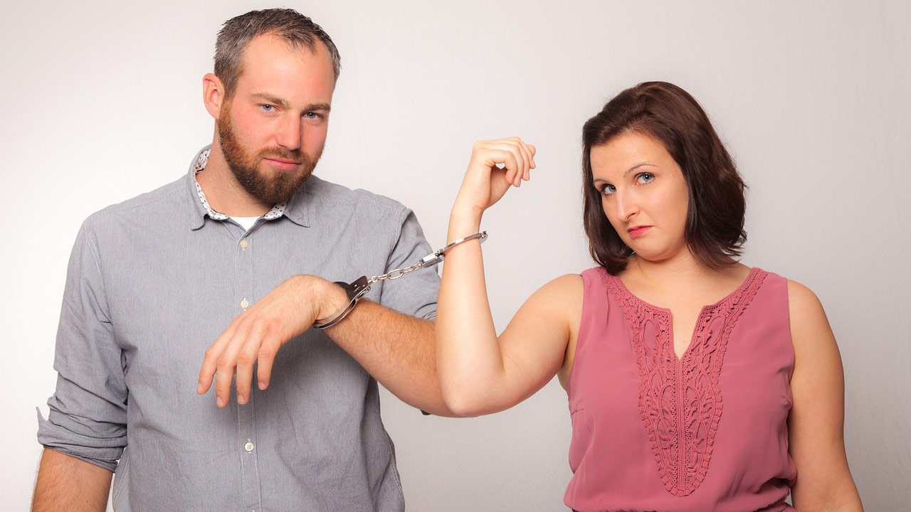 Couple-spouses-handcuffs