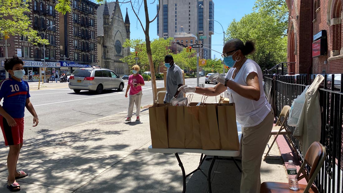 Volunteers at Salem United Methodist Church hand out grab-and-go meals from Rethink Food in New York, amid an outbreak of the coronavirus disease (COVID-19) in the U.S., May 21, 2020. REUTERS/Roselle Chen