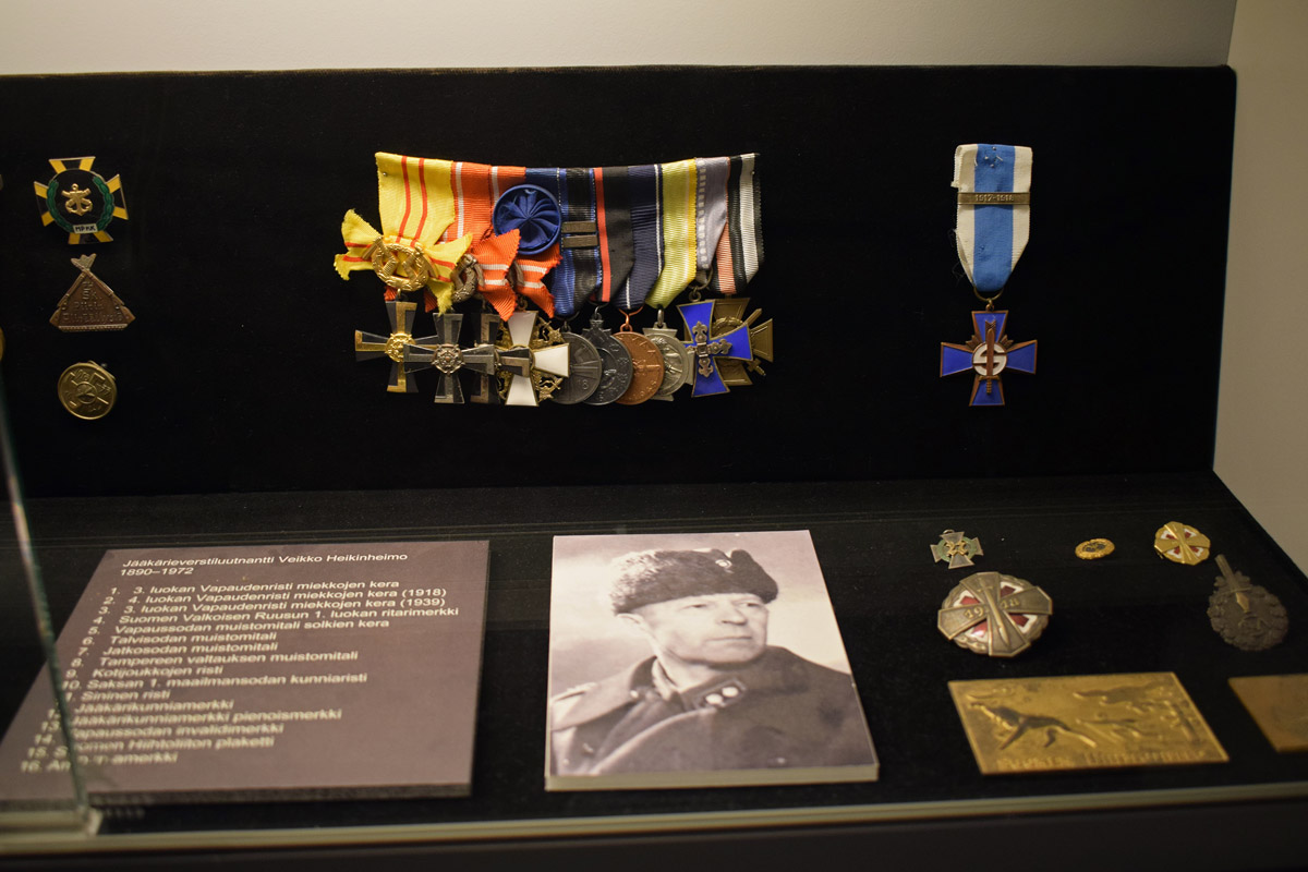 Military-medals-army-Militaria-museum-by-Pablo-Morilla