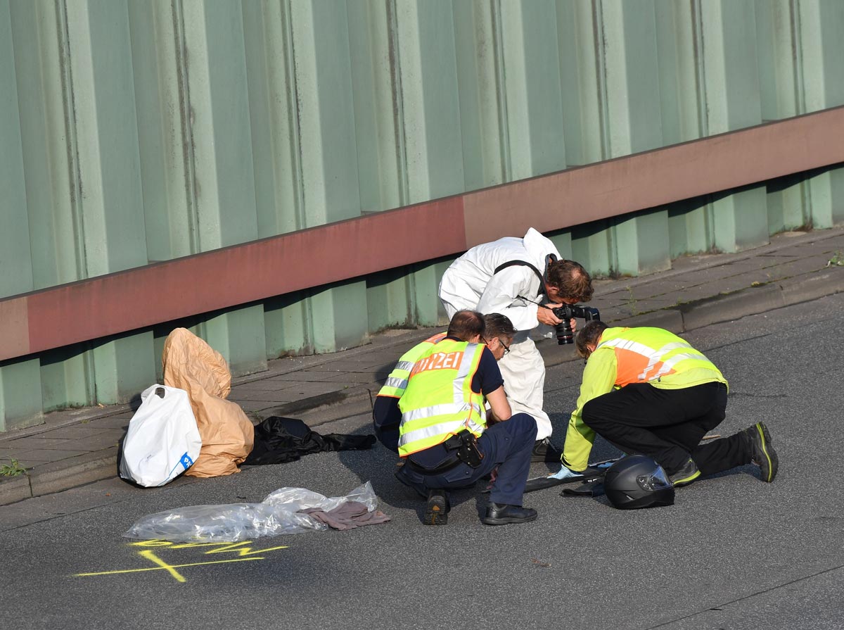 19 August 2020, Berlin: Forensic officers work on the Berlin A100 urban motorway after a car carrying an alleged ammunition box made an accident at the Alboinstrasse exit. Photo: Paul Zinken/dpa.