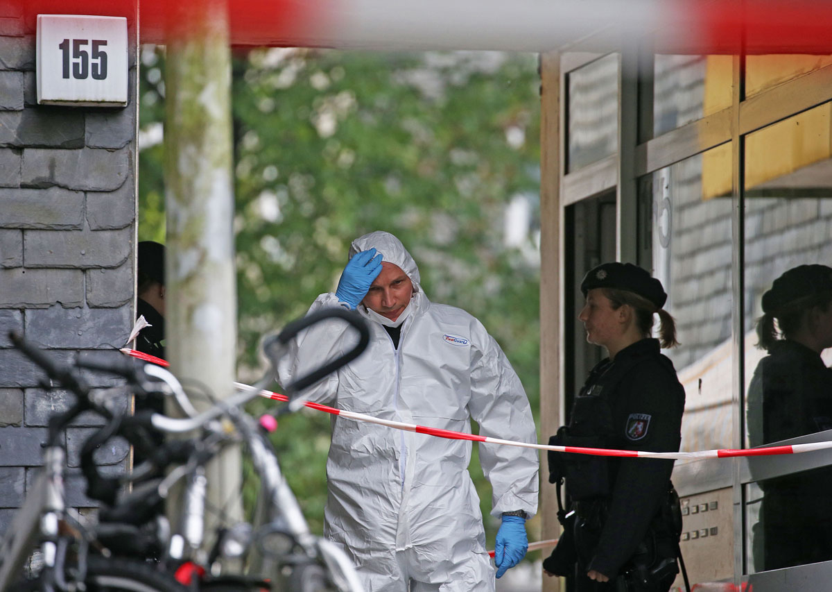 Police-scientific-by-children-mother-killed-by-dpa