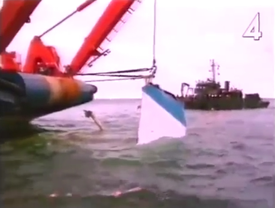 Did the M/S Estonia ferry sink after colliding with submarine?