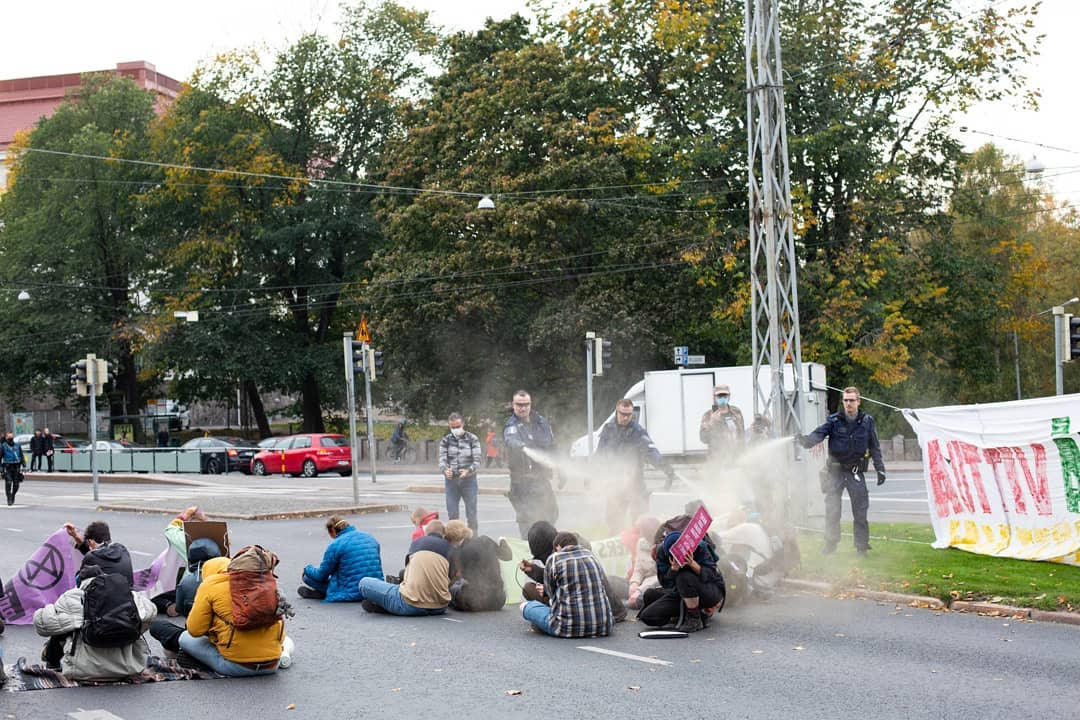 Police-pepper-spray-protest-Helsinki-by-@sheislaurence