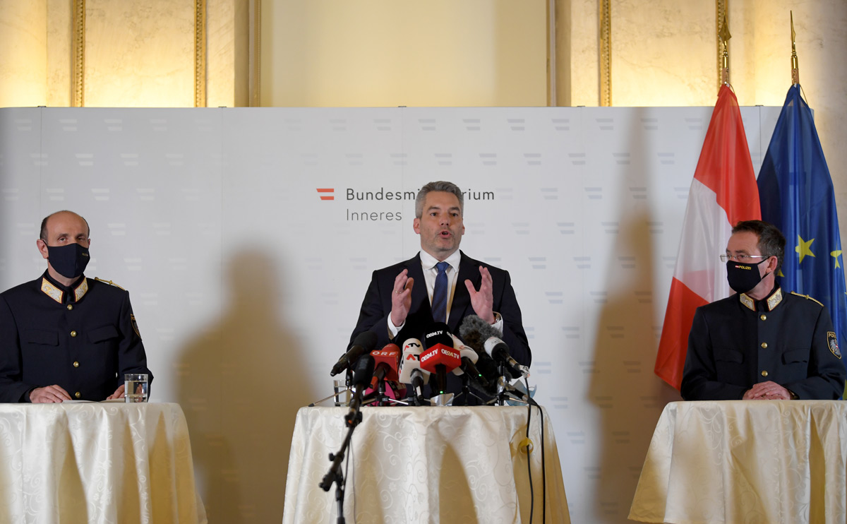 03 November 2020, Austria, Vienna: (L-R) General Director for public safety Franz Ruf, Austria's Interior Minister Karl Nehammer and Police President of Vienna Gerhard Puerstl speak during a press conference following a shooting in Vienna. Photo: Roland Schlager/dpa.