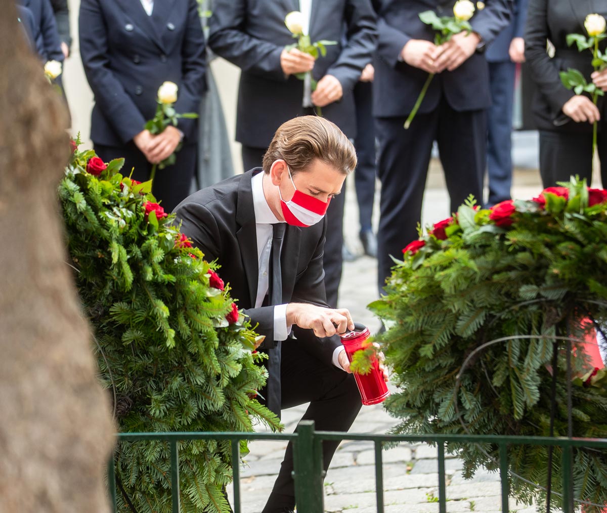 03 November 2020, Austria, Vienna: Austrian Chancellor Sebastian Kurz pays his respect to the victims of a shooting in downtown Vienna. An alleged Islamic State sympathizer shot four dead on Monday evening. Photo: Arno Melicharek/dpa.