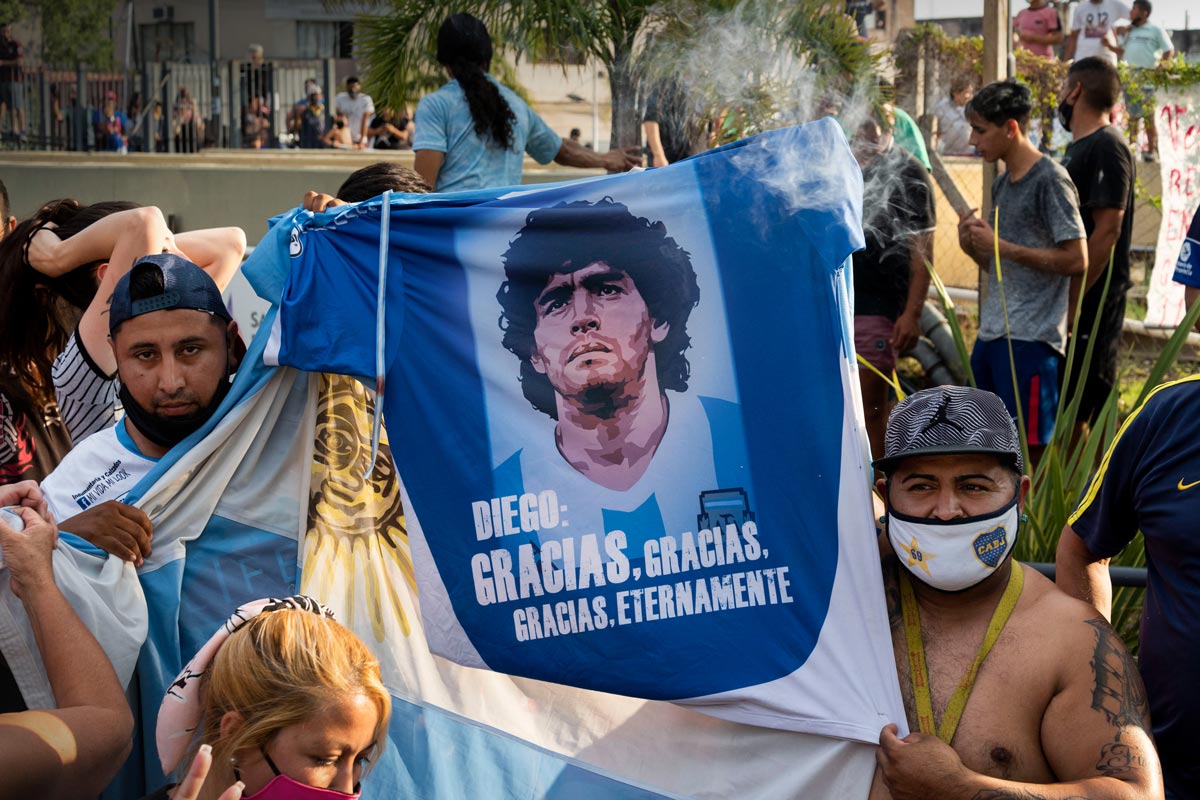 Maradona-buenos-aires-fans-by-dpa