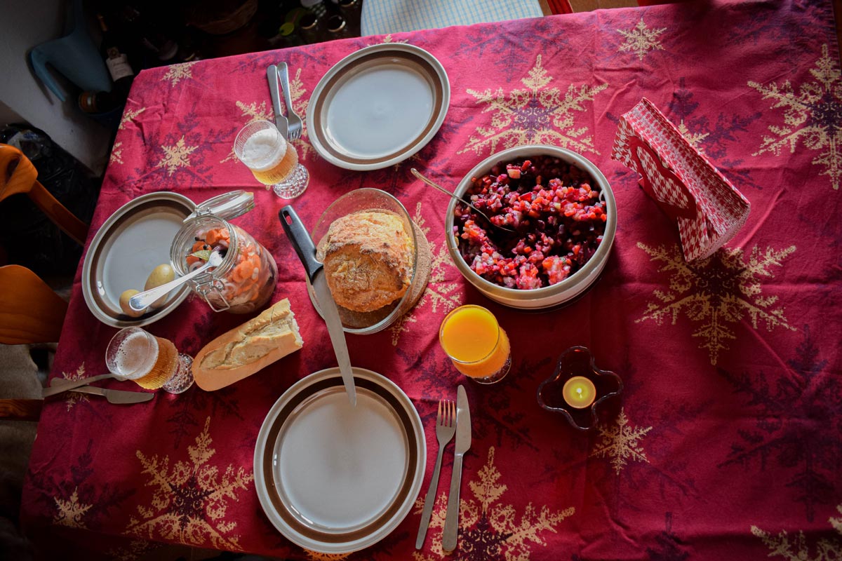 Christmas-table-by-Pablo-Morilla