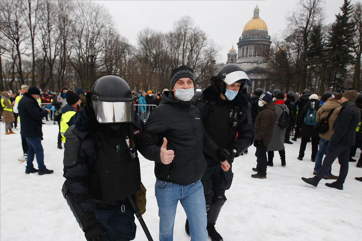 Navalny-protest-saint-petersburg-2-by-dpa