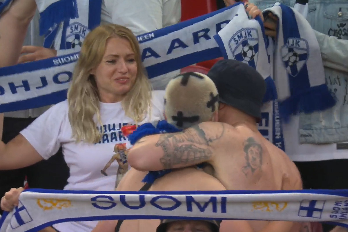 Finnish fans celebrating victory. Photo: screenshot from TV.