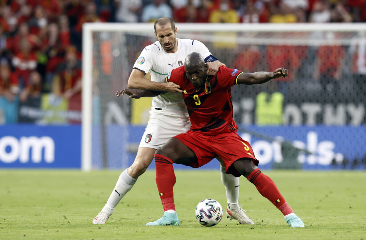02 July 2021, Munich: Italy's Giorgio Chiellini (L) and Belgium's Romelu Lukaku fight for the ball during the UEFA EURO 2020 quarter-final soccer match between Italy and Belgium at the Allianz Arena. Photo: Bruno Fahy/BELGA/dpa