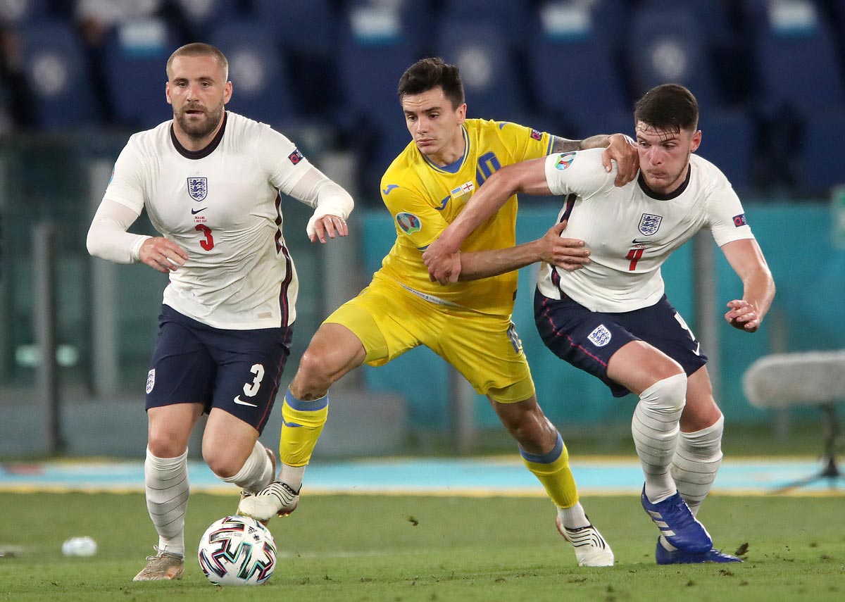 03 July 2021, Italy, Rome: Ukraine's Mykola Shaparenko (C) battles with England's Luke Shaw (L) and Declan Rice during the UEFA EURO 2020 Quarter-Final soccer match between Ukraine and England at the Stadio Olimpico. Photo: Nick Potts/PA Wire/dpa