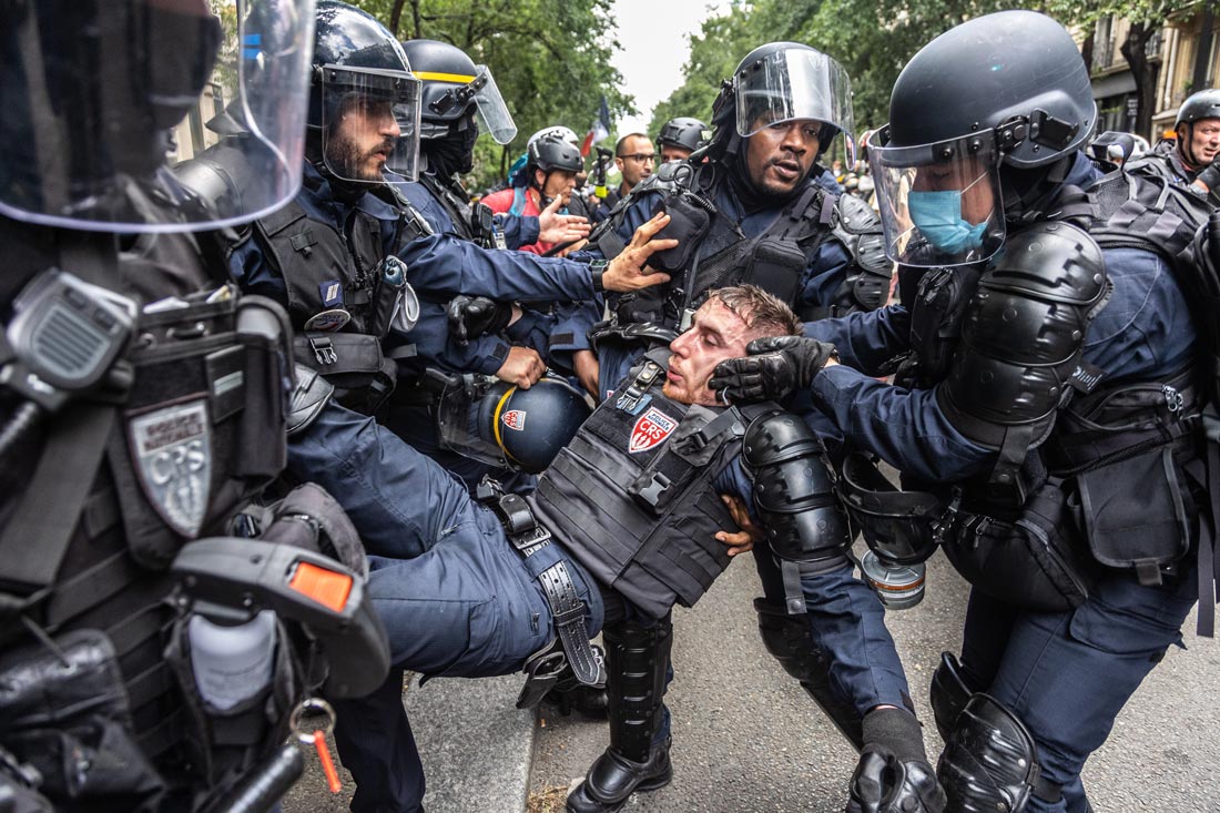 31 July 2021, France, Paris: Policemen help their injured colleague during a demonstration held against stricter coronavirus rules introduced by the French government as case numbers soared. Photo: Sadak Souici/Le Pictorium Agency via ZUMA/dpa