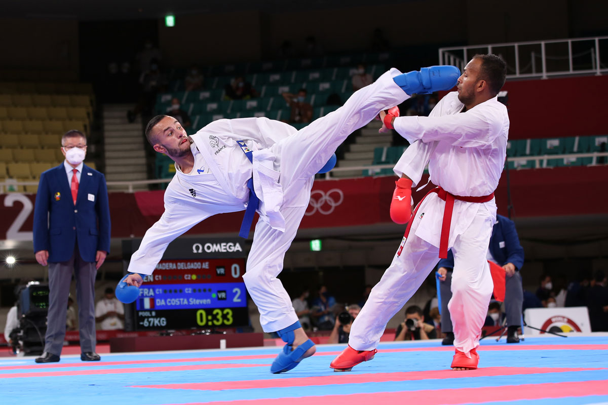 05 August 2021, Japan, Chiyoda City: France's Steven Da Costa (blue) competes against Venezuela's Andres Eduardo Madera Delgado in the men's kumite -67kg elimination round of the karate competition at the Nippon Budokan during the Tokyo 2020 Olympic Games. Photo: Mickael Chavet/ZUMA Press Wire/dpa