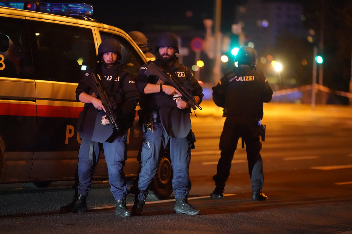 Террористы в Италии фото. Полиция Швейцарии задержание.