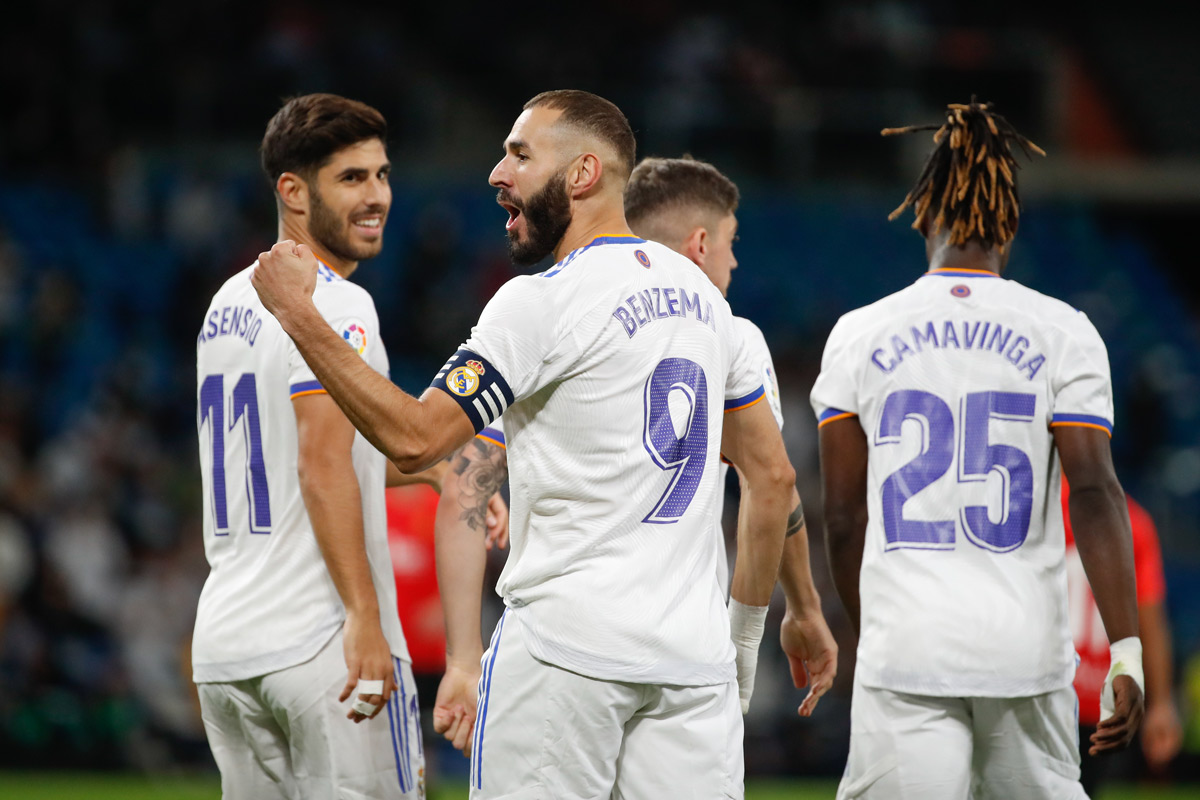 22 September 2021, Spain, Madrid: Real Madrid's Karim Benzema celebrates scoring his side's fifth goal during the Spanish La Liga soccer match between Real Madrid and RCD Mallorca at Santiago Bernabeu Stadium. Photo: -/Indira/DAX via ZUMA Press Wire/dpa