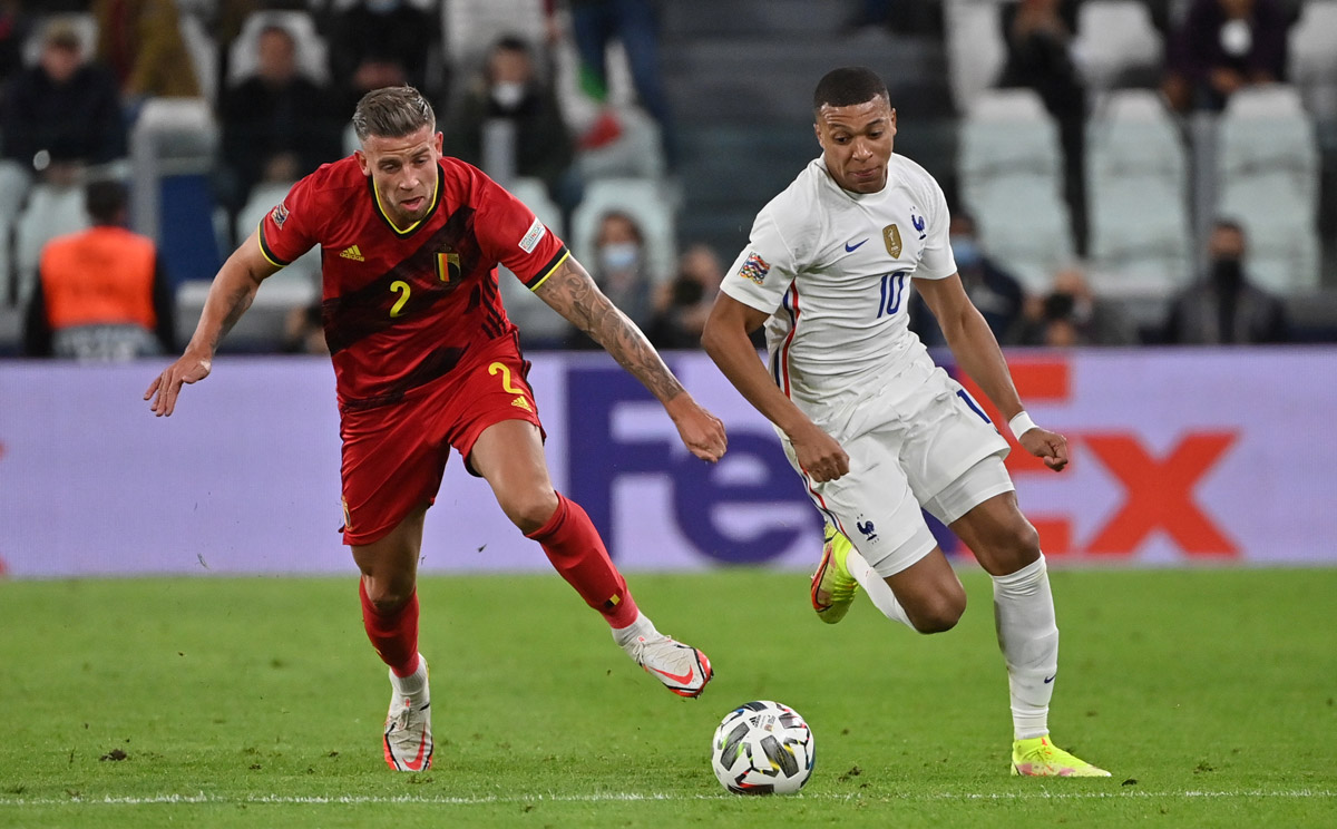 07 October 2021, Italy, Turin: Belgium's Toby Alderweireld (L) and France's Kylian Mbappe fight for the ball during the UEFA Nations League semi-final soccer match between Belgium and France at Allianz Stadium. Photo: Dirk Waem/BELGA/dpa